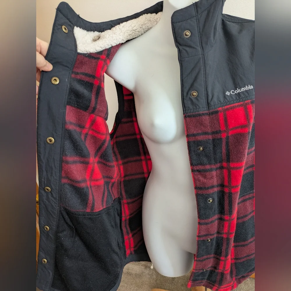 Columbia Red and Black Plaid Fleece Vest - Picture 4 of 7